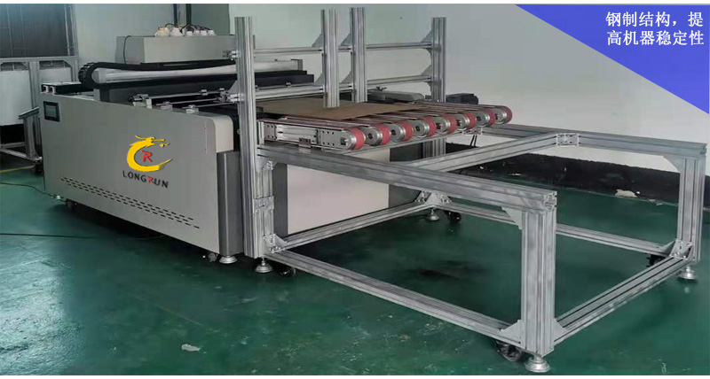 紙箱流水線無版印刷機采用全鋼制結(jié)構(gòu)，提高機器穩(wěn)定性。